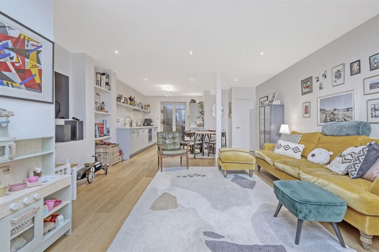 View Full Details for Gillespie Road, N5 1LN